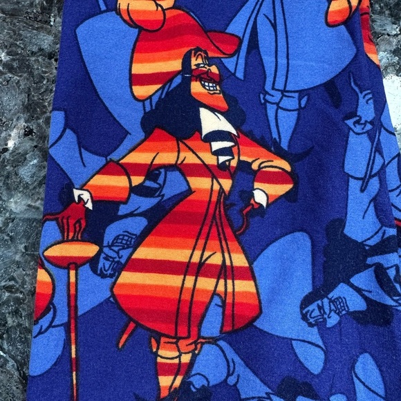 LuLaRoe Disney Collection Captain Hook Peter Pan Leggings Plus Size 1X TC T&C - Picture 5 of 9